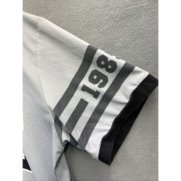 Eight & Nine MFG Co  Graphic Tee Shirt Juice Earn It Tupac 2Pac crewneck Vtg - Picture 10 of 16